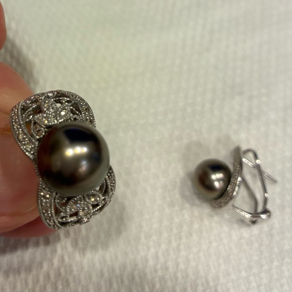 Elegant white 10k gold and Black Pearl Jewelry Set - Picture 5 of 11